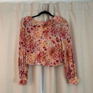 Favorite daughter floral top. Very gently worn, button back, has shoulder pads.